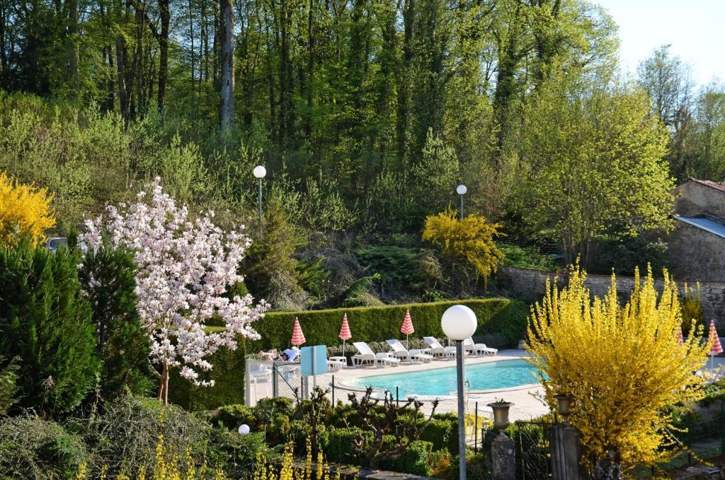 Hotel Et Studios D'Orfeuil Bourbonne-les-Bains Phòng bức ảnh